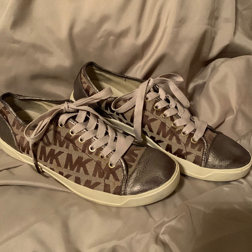 Michael Kors lace up tennis shoes